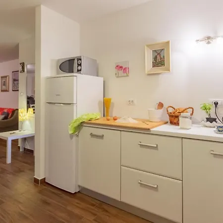 Mit Privatpool Fuer 6 Personen Ca 140 Qm In Marcana, Istrien Suedkueste Von Istrien Marčana