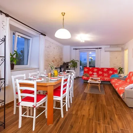 Vikendica Mit Privatpool Fuer 6 Personen Ca 140 Qm In Marcana, Istrien Suedkueste Von Istrien *