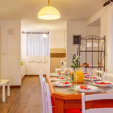 Mit Privatpool Fuer 6 Personen Ca 140 Qm In Marcana, Istrien Suedkueste Von Istrien Marcana