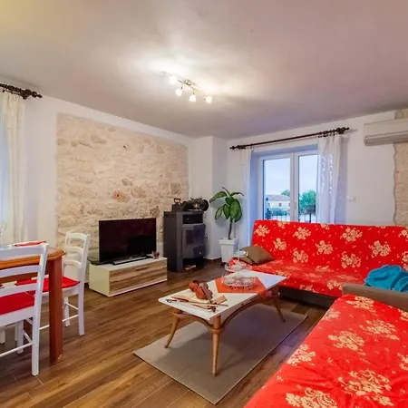 Mit Privatpool Fuer 6 Personen Ca 140 Qm In Marcana, Istrien Suedkueste Von Istrien *